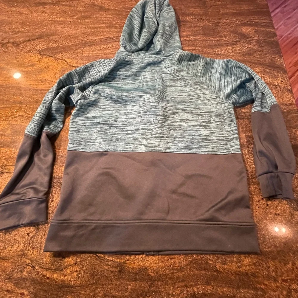 Bundle of 3‎ athletic shorts and 1 hoodie size youth 14/16